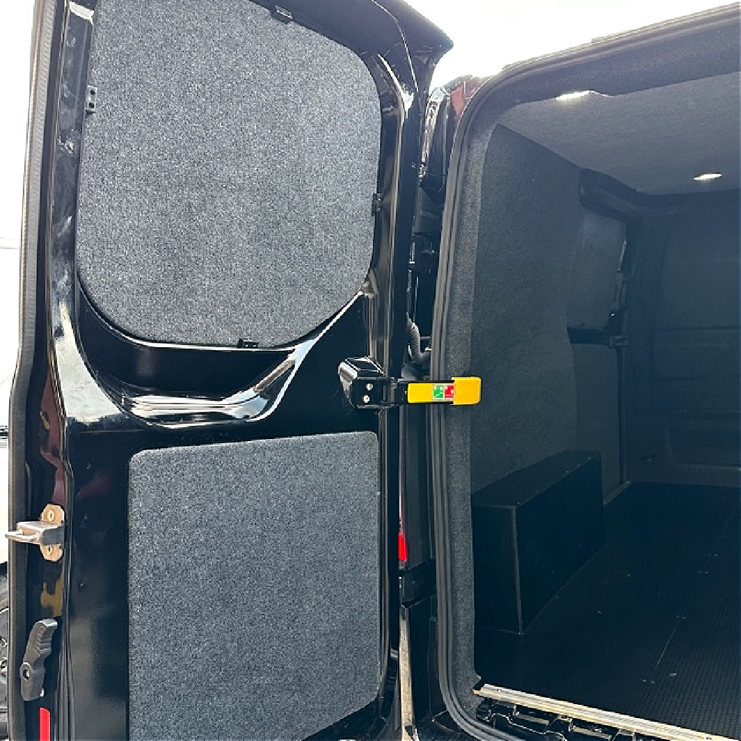 vehicleaccltd's tweet image. Check out this Ford Custom transformation! We’ve added some amazing features to elevate its interior
Contact us now for a FREE quote
📞 0117 379 0279
📧 sales@vehicle-accessories.net
#vehicleaccessories #vanlining #vancarpetlining #lining #carpetlining #vanbulkhead #containerdeck