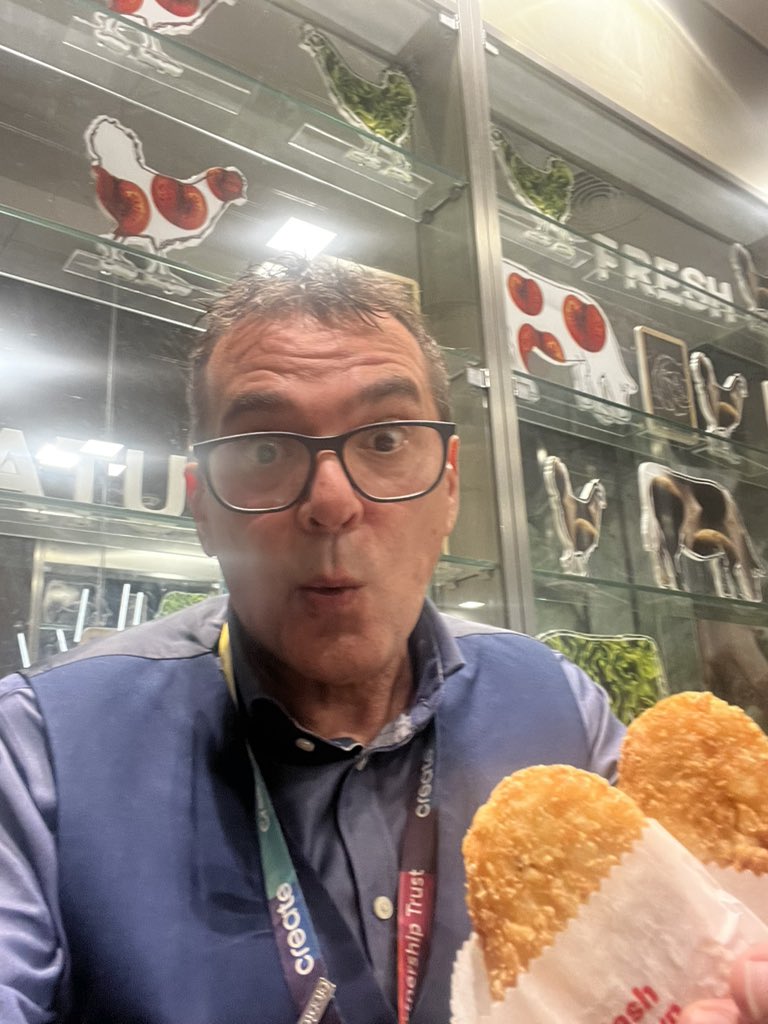 chrisdysonHT's tweet photo. What a lovely day to visit the beautiful @Conway_Primary , @MrsEatonConway and all the staff in @trust_create . Can’t wait to see the new school uplift @misterunwin Coffee ✅
#TwoHashbrowns ✅
Lanyard ✅
#PinkSuitcase ✅
@johnbryantHT @GrandadWheels @MrsZamirConway @GroganConway https://t.co/9A61COzbdb