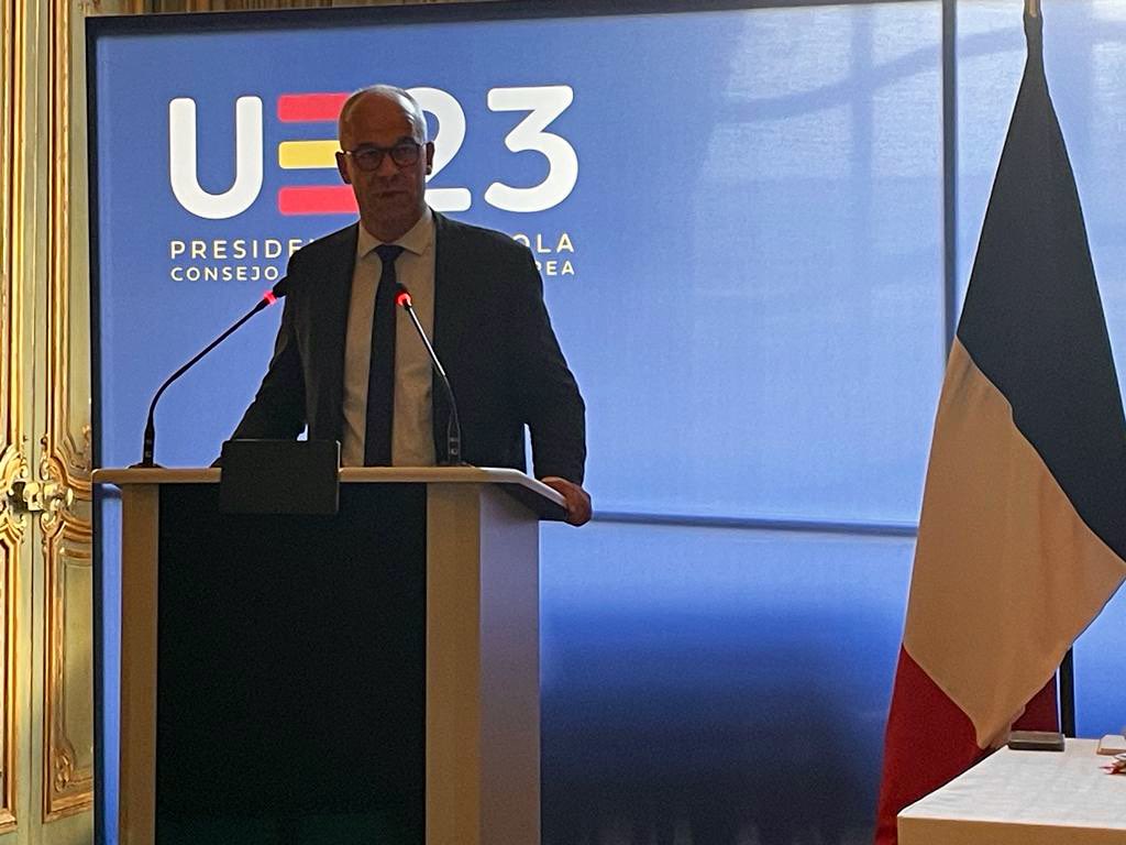 La FNSEA (@fnsea) on Twitter photo Ce matin, <a href="/rousseautrocy/">Arnaud Rousseau</a> est allé à la rencontre de l’Amicale des attachés agricoles : “Ds le cadre de la planification écologique, on demande à notre #agriculture de gravir l’Everest ms la 🇫🇷 n’est pas une ile : ns devons conserver la production en maintenant sa #compétitivité.” Ce matin, <a href="/rousseautrocy/">Arnaud Rousseau</a> est allé à la rencontre de l’Amicale des attachés agricoles : “Ds le cadre de la planification écologique, on demande à notre #agriculture de gravir l’Everest ms la 🇫🇷 n’est pas une ile : ns devons conserver la production en maintenant sa #compétitivité.”