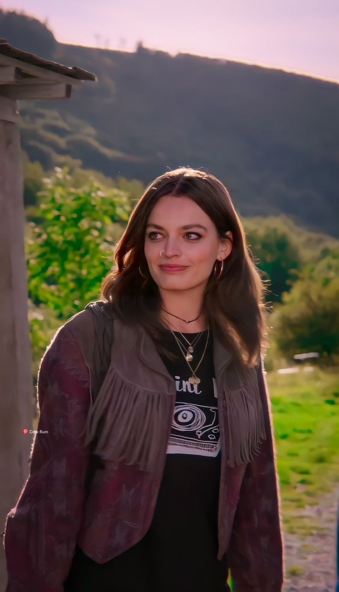 — Con un toque de su varita había aparecido en Atenas, Grecia para festejar el cumpleaños del pequeño ( <a href="/SuperSLynch/">Super Kamijo Lynch.</a> ) 

¡Felicidades a la madre ( <a href="/xRydelsHeart/">Rydel ꨄ︎'s Yuuji.</a> ) también. 

             #Super1Birthday