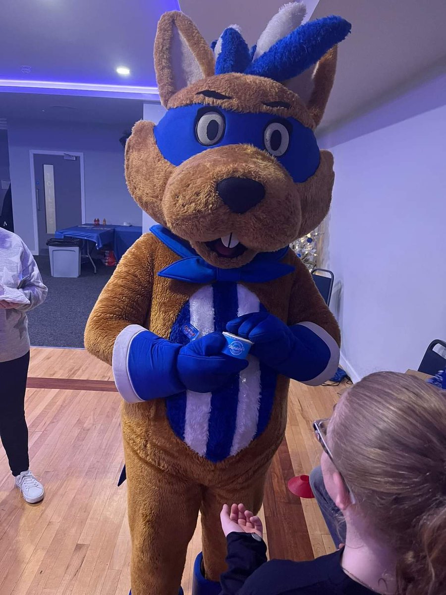 <a href="/VaraniForumCafe/">Varani's Forum Cafe💙</a> Squirrels love it too😂🫶🔵⚪️🫡🐿