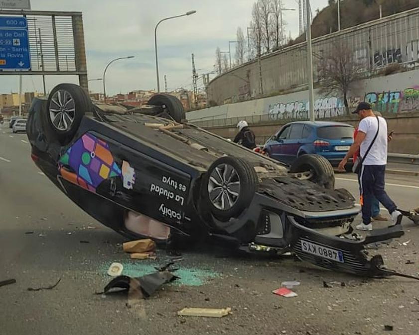 <a href="/saulortizs/">Saúl Ortiz</a> <a href="/Uber_ES/">Uber España</a> <a href="/policia/">Policía Nacional</a> <a href="/consumidores/">OCU</a> Suerte has tenido que no has acabado en el hospital.