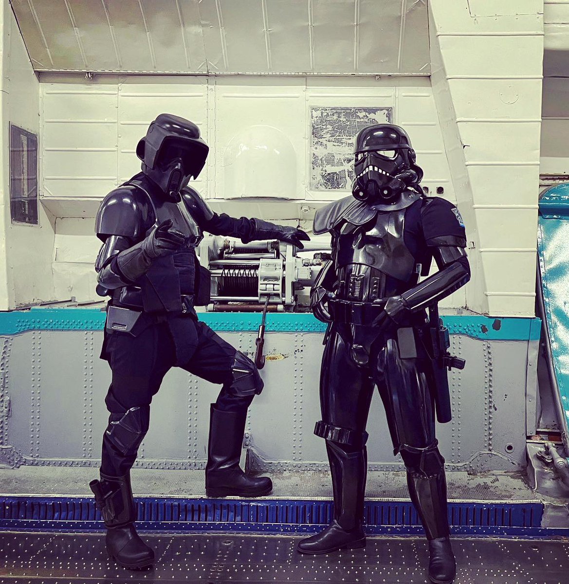 501stSpecOps's tweet photo. TX16404 & TX75557 reporting all clear, #shadowstormsquad members of the @501stGG looking always very swift, silent & relentless!
#specops
#shadowscout
#shadowtrooper https://t.co/afzE3Ed7g2