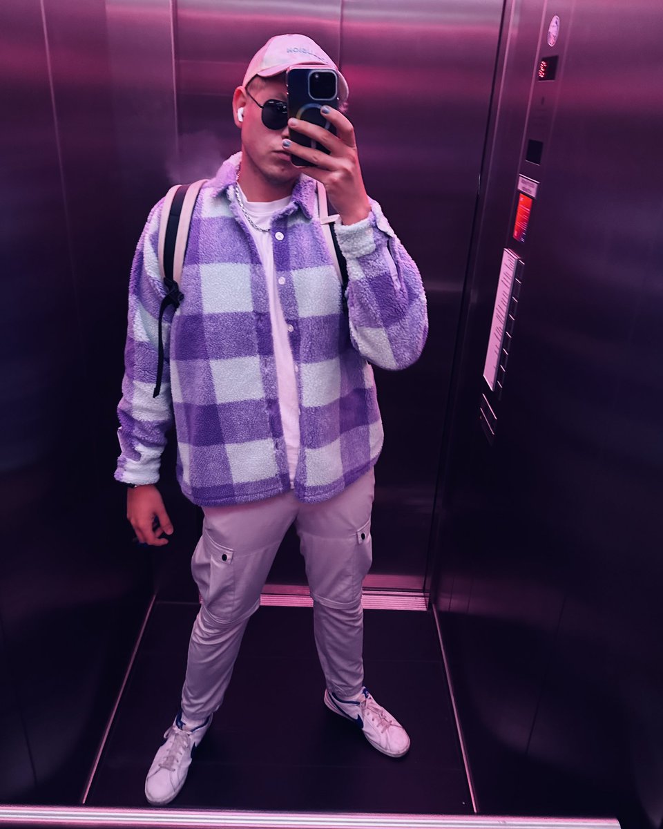 Creating_Boy's tweet photo. Proof is given #elevatorboy https://t.co/Dfqi9FoDXI