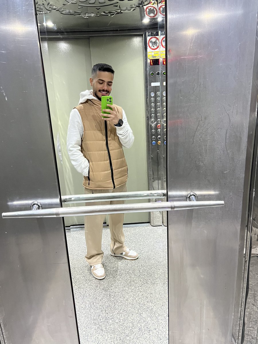 JavadKeshavarrz's tweet image. کم کم هودی ها رو بکشیم بیرون ؟! 
🧸🤎🦦