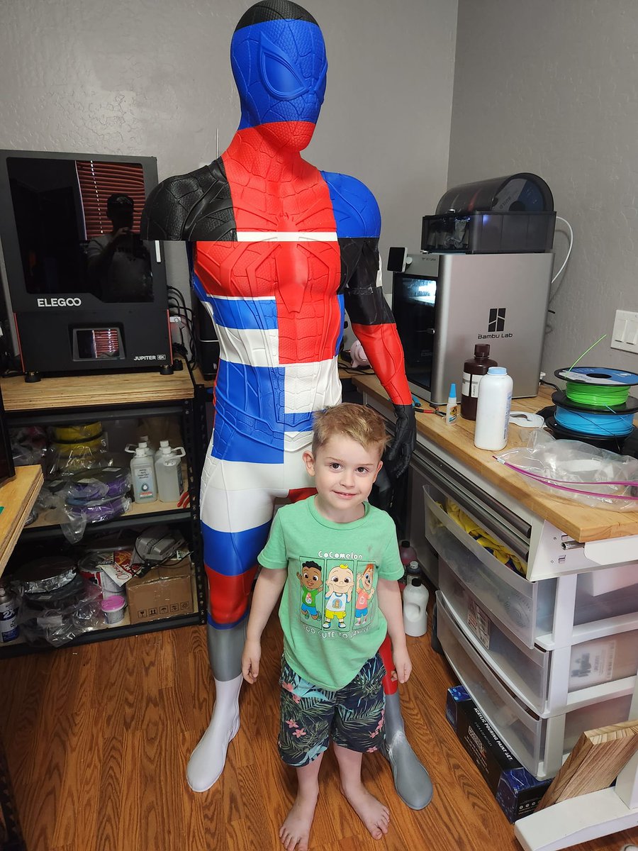 snapmaker's tweet photo. A new Spider-man appeared in another dimension??🕷️

🤩Our user Evan Greene printed a life-sized Spider-Man on #snapmakerartisan! Amazing!!!

Big printer for a big job!

#Snapmaker #3dprint #SnapmakerShowcase https://t.co/l0E5pJuXGP