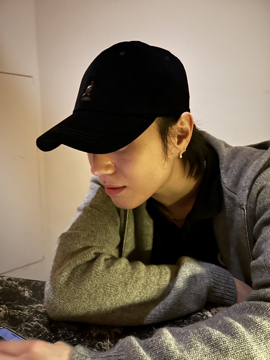 yugyeom's tweet photo. 😁🐥🎧🙌 https://t.co/76yEpWOlPu