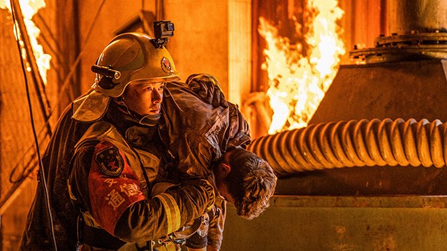m_nerds_PR's tweet photo. 【9/27 更新】
映画『フラッシュオーバー　炎の消防隊』レビュー！炎！爆発！そして涙！怒涛の三段レスキューアクション映画

URL:https://t.co/GI0SkyWy27

10月6日より公開のアクション超大作を一足先にレビュー！

#フラッシュオーバー https://t.co/PHC77QfxlY