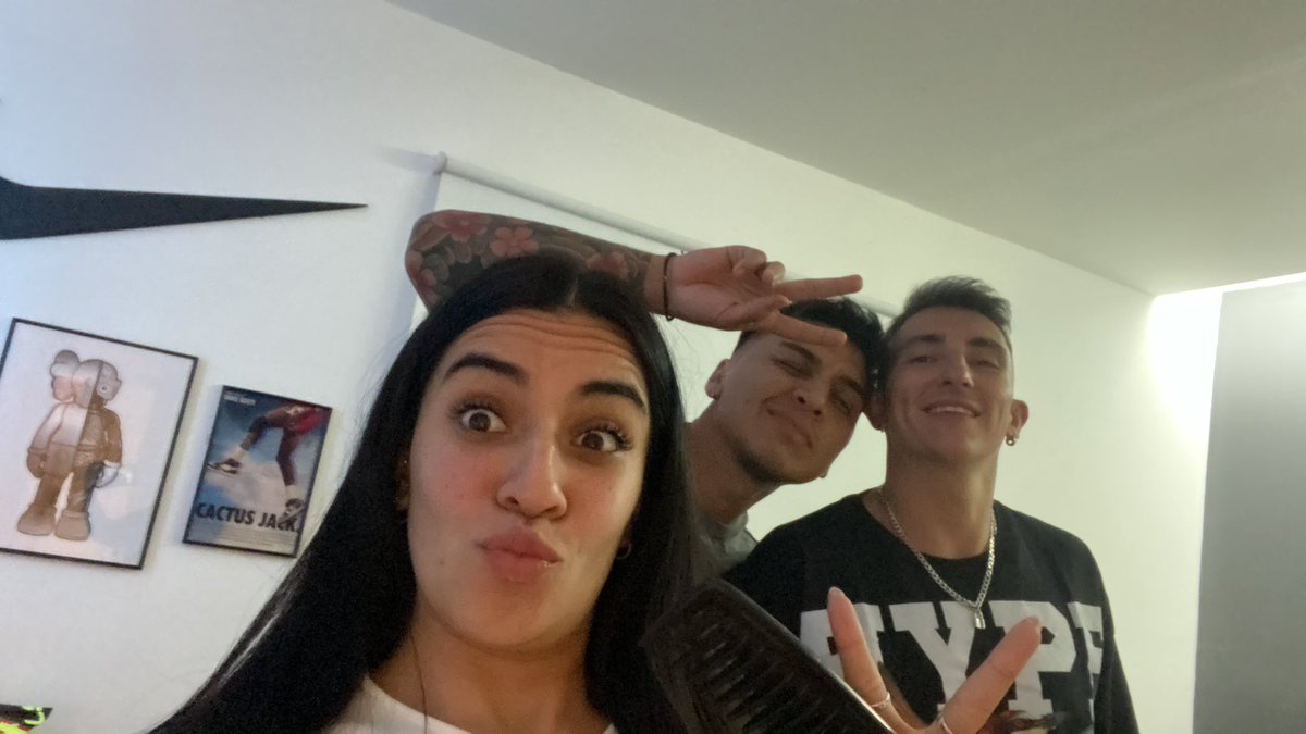 _martumiranda's tweet photo. nada más lindo que ustedes 🖤 https://t.co/SUHV82Rs0Q