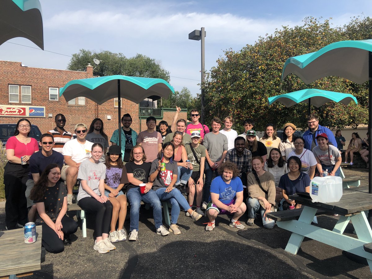 JeffChem's tweet photo. It’s fall! Fun apple picking and ice cream outing with @NeugMonicaElena, @Martell_Group, and first year @UWMadison students! https://t.co/Y2VL91rwBX