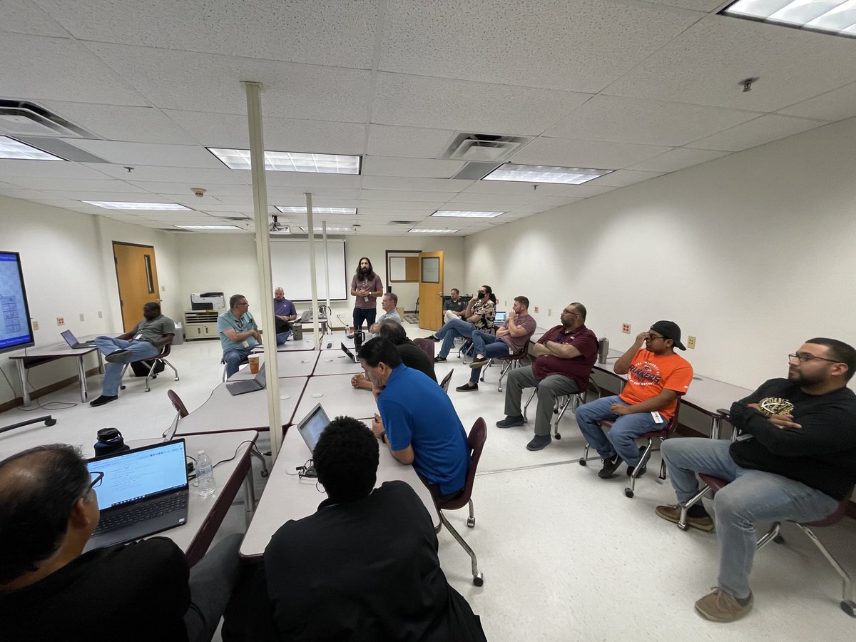 matadoredtech's tweet photo. Tech Team PLC #edtech #EdTechMonday https://t.co/qAkdrIl7bD