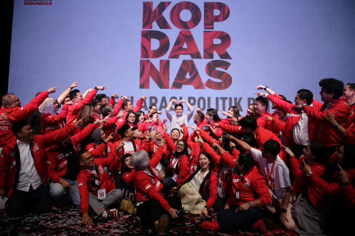 RajaJuliAntoni's tweet photo. Lega, bahagia bercampur haru rasanya setelah sis @grace_nat membacakan seluruh SK Dewan Pembina pada acara Kopdarnas semalam. 

Selamat datang dan selamat berjuang bro @kaesangp sebagai Ketua Umum PSI.

Dalam sambutan di awal pidato politiknya semalam, Bro Ketum meminta saya mengencangkan sabuk pengaman: Siap! tentu saya percaya dan optimis, Bro Ketum  akan mampu membawa  bahtera @psi_id  ini menjadi semakin besar dengan dukungan arus dan gelombang yang berpihak ke kita:"Anak Muda"

Sebagaimana pesan Pak Jokowi: "Sekali lagi. Semuanya harus optimis, bahwa PSI bisa masuk senayan di tahun 2024.  PSI, Menang Pasti Menang!"

Terimakasih Bro @Giring_Ganesha dan Sis @IsyanaBagoesOka atas dedikasinya selama ini, selamat mengemban amanah baru sebagai anggota Dewan Pembina.

#Jokow15me 
#HereWeGo
#politikmoveon
#menangpastimenang