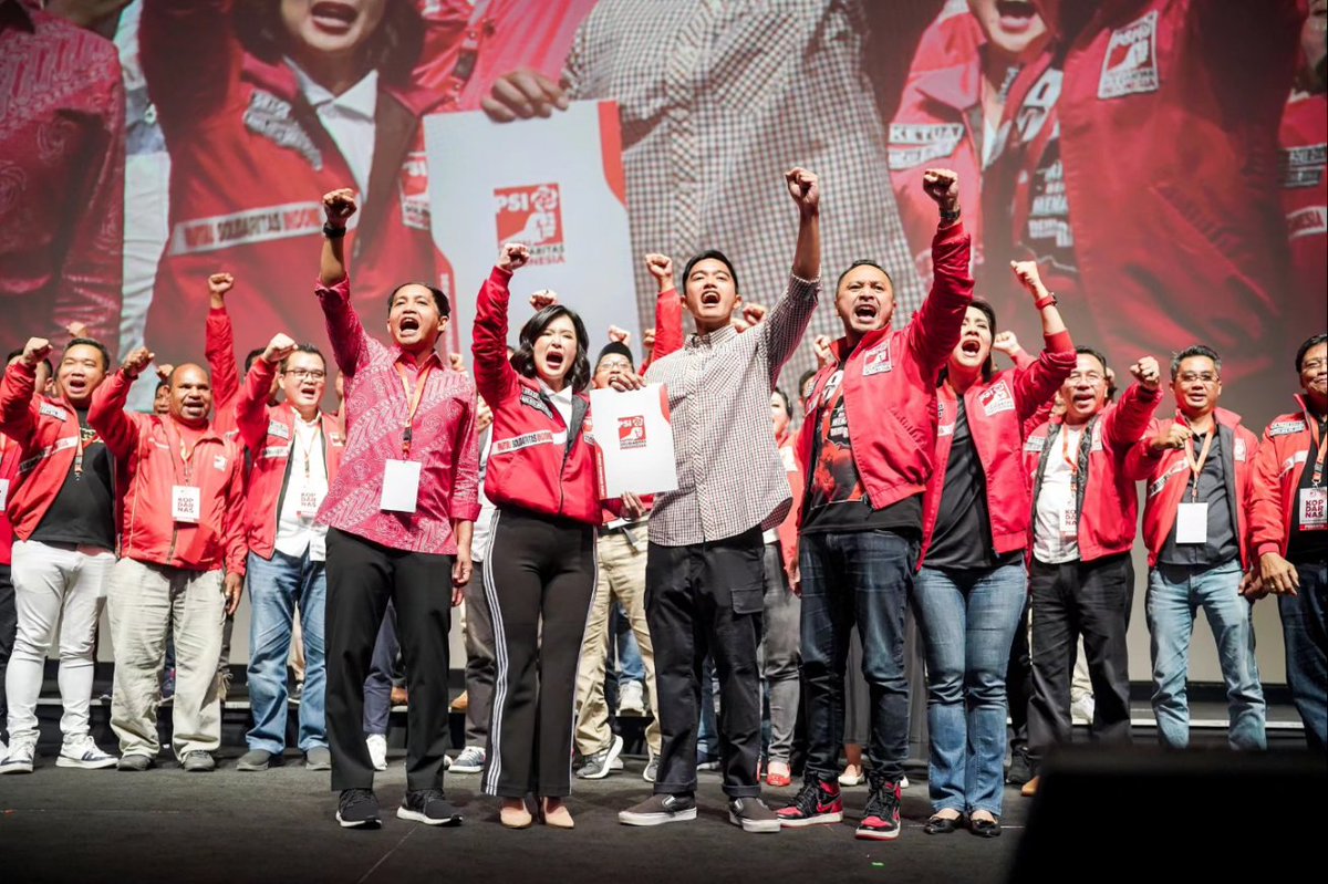 RajaJuliAntoni's tweet photo. Lega, bahagia bercampur haru rasanya setelah sis @grace_nat membacakan seluruh SK Dewan Pembina pada acara Kopdarnas semalam. 

Selamat datang dan selamat berjuang bro @kaesangp sebagai Ketua Umum PSI.

Dalam sambutan di awal pidato politiknya semalam, Bro Ketum meminta saya mengencangkan sabuk pengaman: Siap! tentu saya percaya dan optimis, Bro Ketum  akan mampu membawa  bahtera @psi_id  ini menjadi semakin besar dengan dukungan arus dan gelombang yang berpihak ke kita:"Anak Muda"

Sebagaimana pesan Pak Jokowi: "Sekali lagi. Semuanya harus optimis, bahwa PSI bisa masuk senayan di tahun 2024.  PSI, Menang Pasti Menang!"

Terimakasih Bro @Giring_Ganesha dan Sis @IsyanaBagoesOka atas dedikasinya selama ini, selamat mengemban amanah baru sebagai anggota Dewan Pembina.

#Jokow15me 
#HereWeGo
#politikmoveon
#menangpastimenang