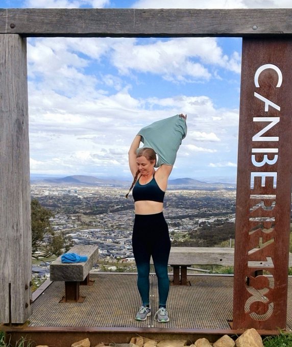Time to say goodbye to Canberra and head to our next stop. First, a quick hike.  https://t.co/qhA3P3pd8Q<a href="/tag/defleappard"class="tags"><span>#defleappard</span></a>