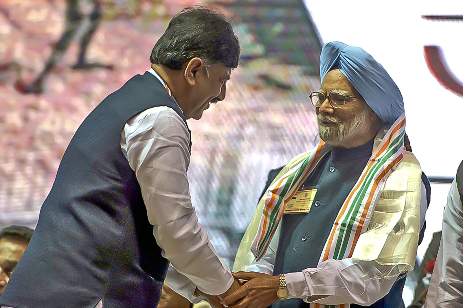 DK Shivakumar on X: "Warm birthday wishes to former PM Sri Manmohan Singh ji, who led the nation with utmost dedication & commitment. We pray for your good health & happiness, sir.
