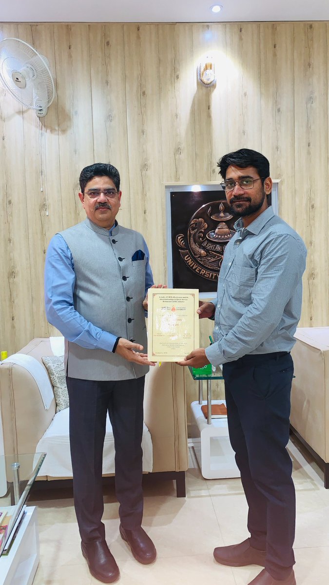 wanderer_bol's tweet photo. I couldn't thank u enough @profalokkumar sir for ur encrgmnt, guidance, n perhaps most of all for entrusting me.
Inspite of holding huge resp at @lkouniv , u hv alwys bn extrmly generous with ur time n wisdom.
Thank u for always keeping it real n breaking the #PhD  stereotype🍁 https://t.co/Yw1j7Pfe3n