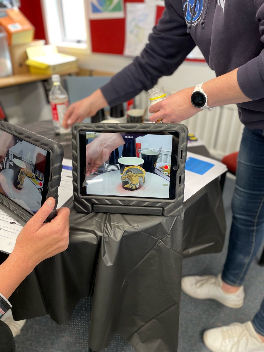 I had so much fun with these incredible educators in a recent PLD session exploring STEM-infused Inspiration Stations with iPad. Becoming a Scientist by recording a slow-motion video to carefully analyse a scientific experiment!Thank you @stemwithm for the inspo. #iPad #AppleEdu