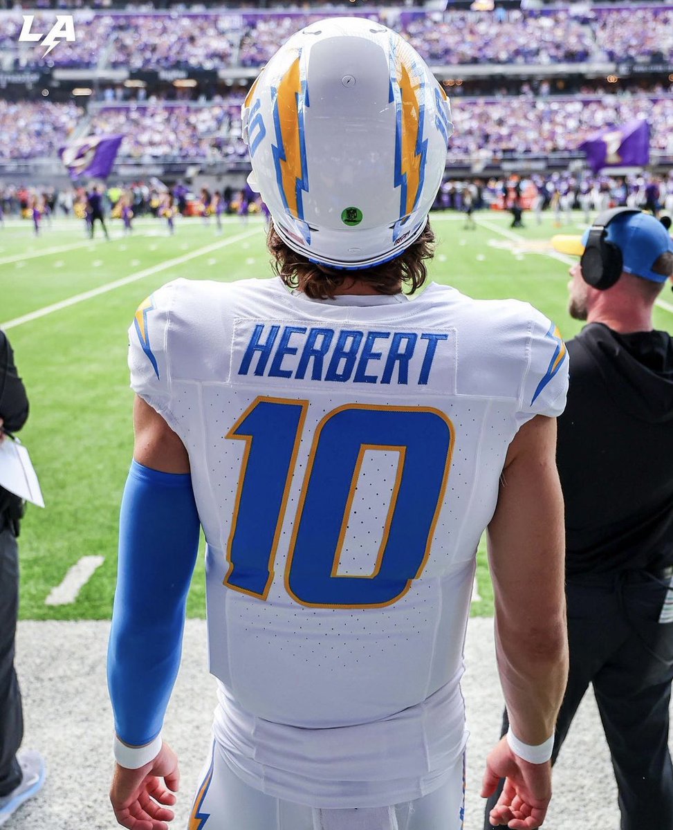 List of Quarterbacks who have not turned the ball over this season

- Justin Herbert 

End of List.
