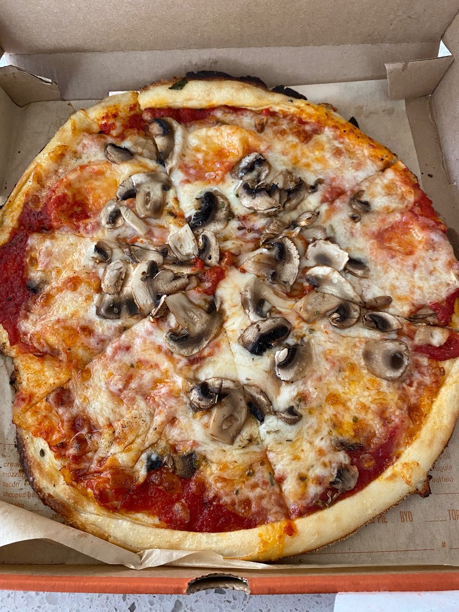silvershadow165's tweet photo. @BlazePizza this is a really sad mega mushroom. Gave it a try and completely disappointed. Should be called weee little mushroom instead. https://t.co/jTmQqnUmvX
