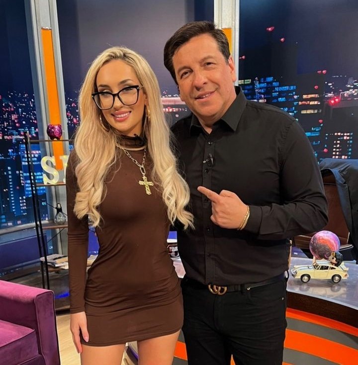 bystrawberrypie's tweet photo. NZKZKZKD y bueno no es novedad que el JC que se quería jotear de hace rato a la fernanda wn, que linda la pareja de nefastos ✨

#LaResistenciaLulo #TheLulosShow https://t.co/1VAXM6owBw