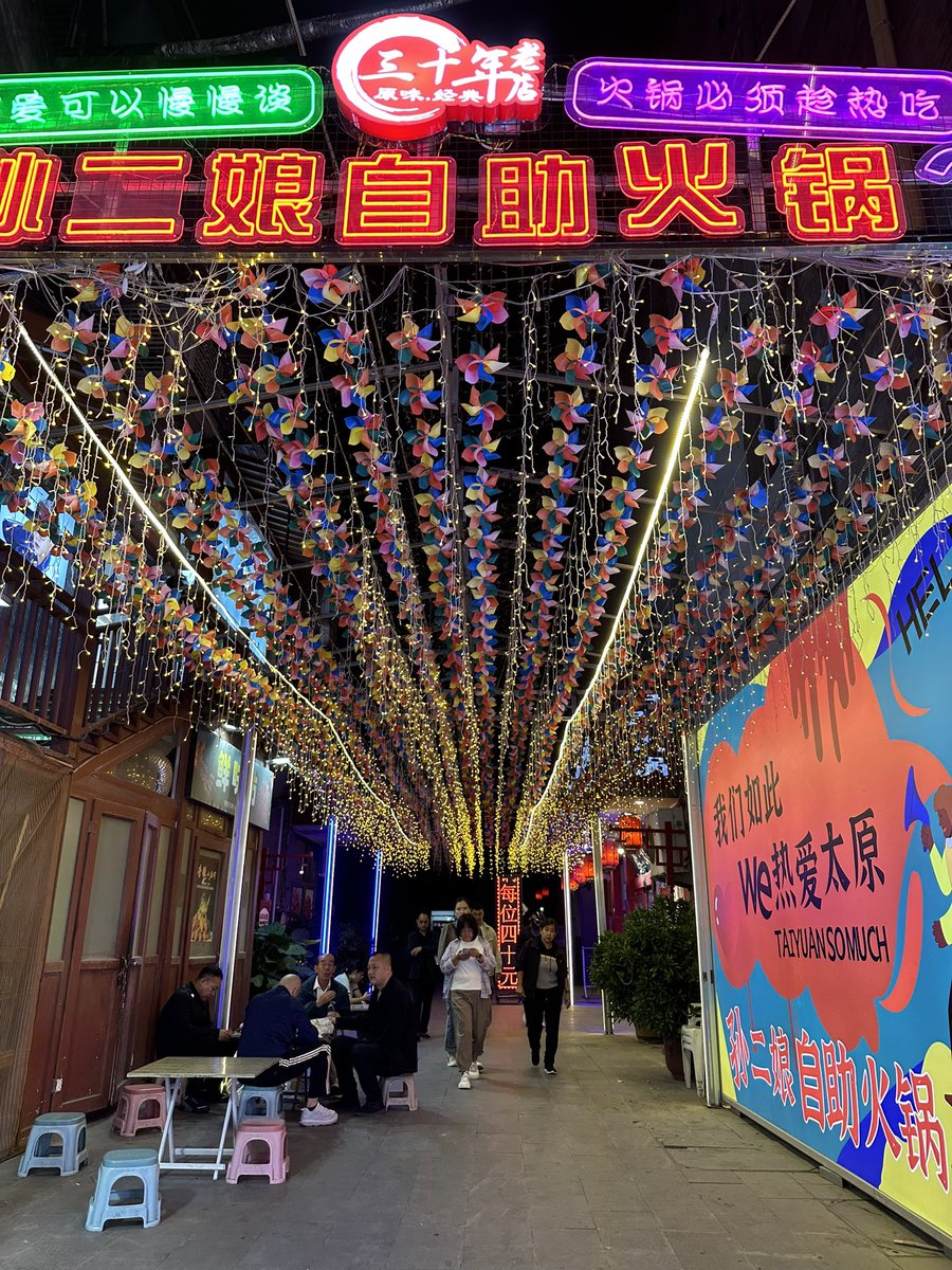 Mattcrophage's tweet photo. 9 days, 8 flights, 7 airports, 6 aunts/uncles, 5 cousins, 4 nosebleeds, 3 countries, 2 funerals, and 1 exhausted Chinese-American later… Boy is it good to be home. #andapartridgeinapeartree #travel https://t.co/xq80zLsArA