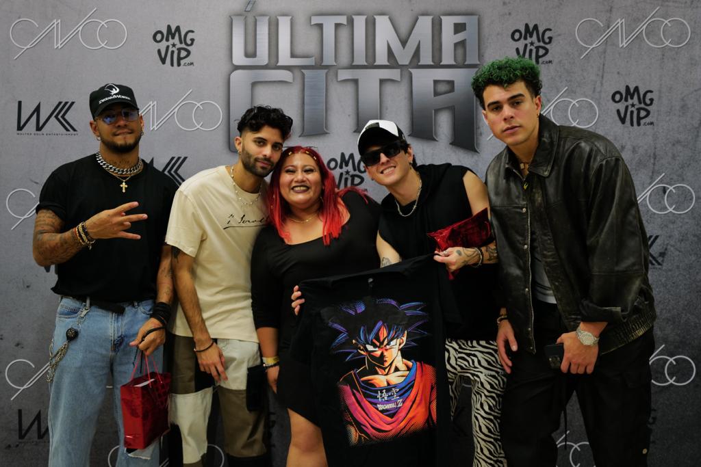 Pasaron  7 años para que pudiera tener esta foto con ellos mi yo de 27 es ta feliz está contenta por que lo logro en 2017 solo fui modo prensa y disfrute pero esta vez lo Vivi al máximo todos son tan únicos los amo