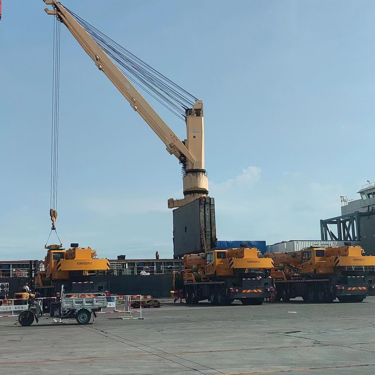 NicoleC24419658's tweet image. 3 Untis XCMG 50Ton Truck Crane QY50KD To Client