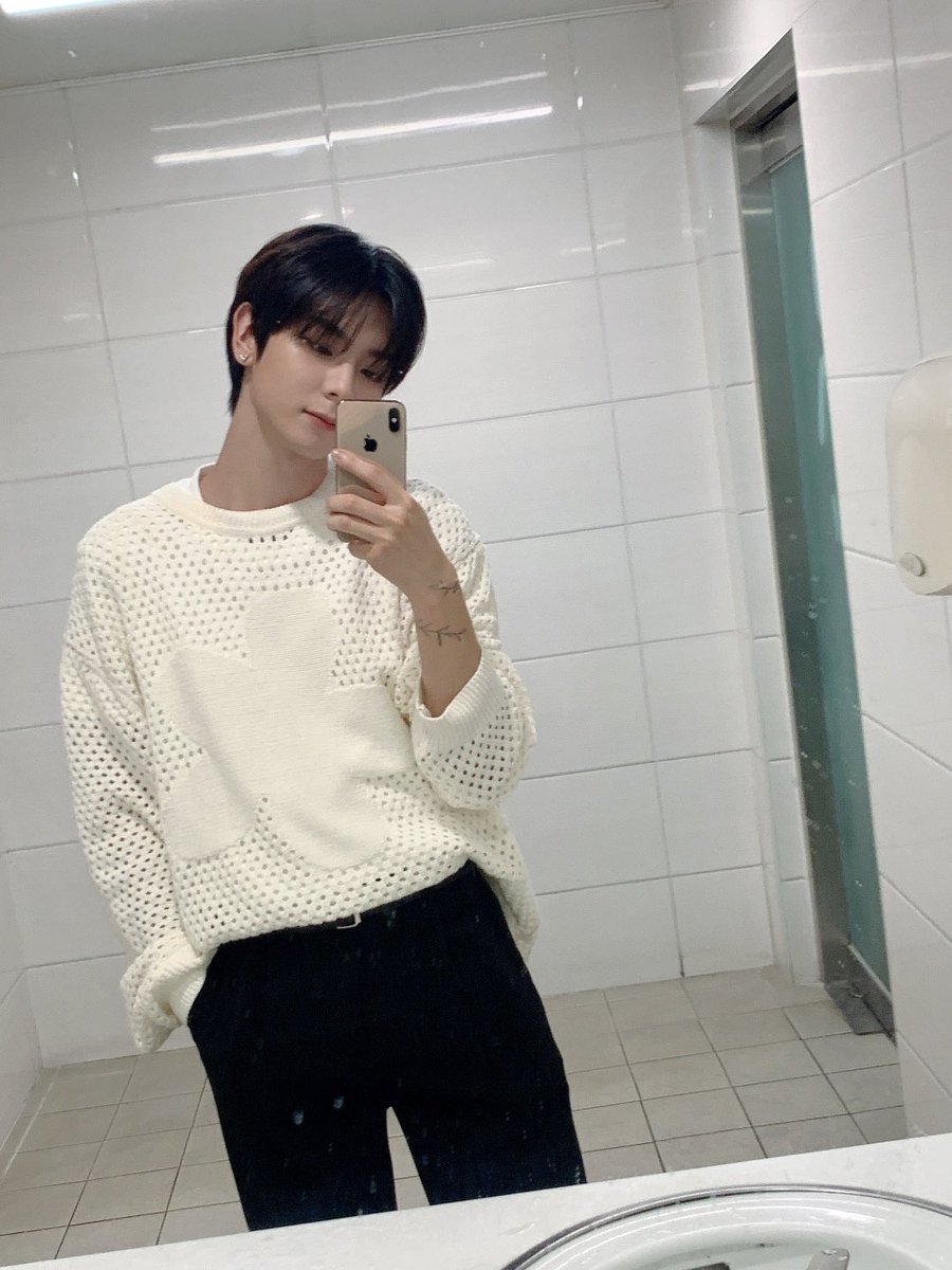 OmegaX_members's tweet photo. [#OX]

화요일도 화이팅 ! 😛

#OMEGA_X #오메가엑스
#제현 #JEHYUN https://t.co/8yW4ypw2Hx