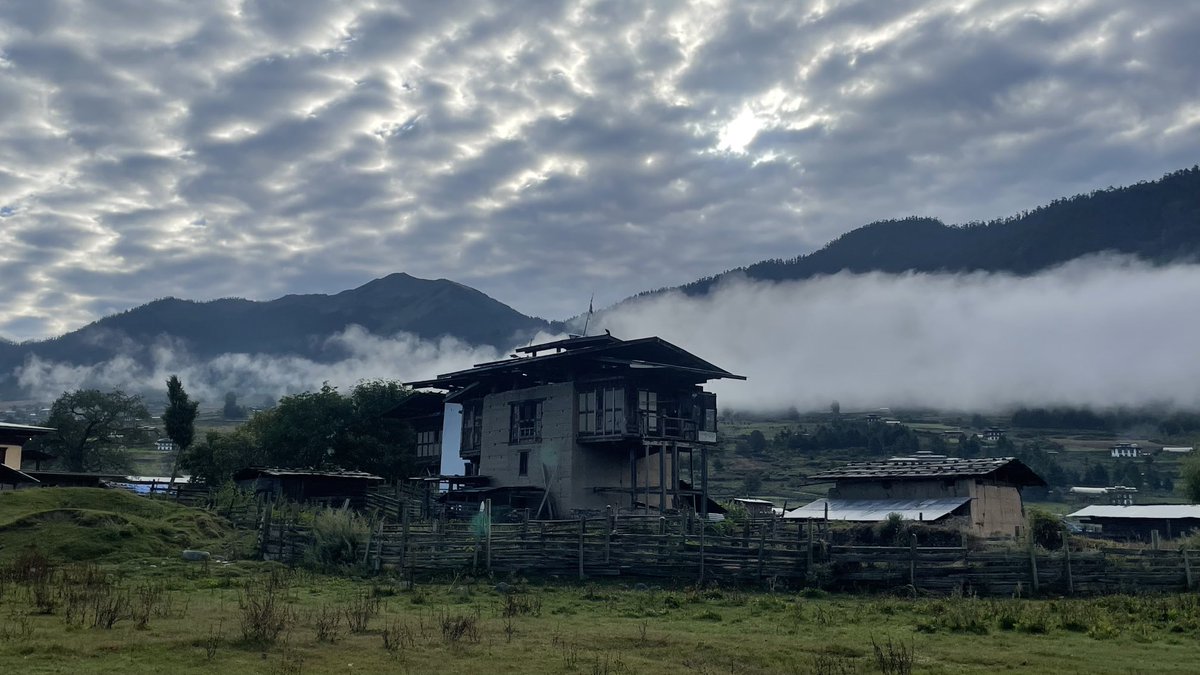 CRRinzin's tweet photo. #Phobjikha #Bhutan. https://t.co/TfHxz2IsW8