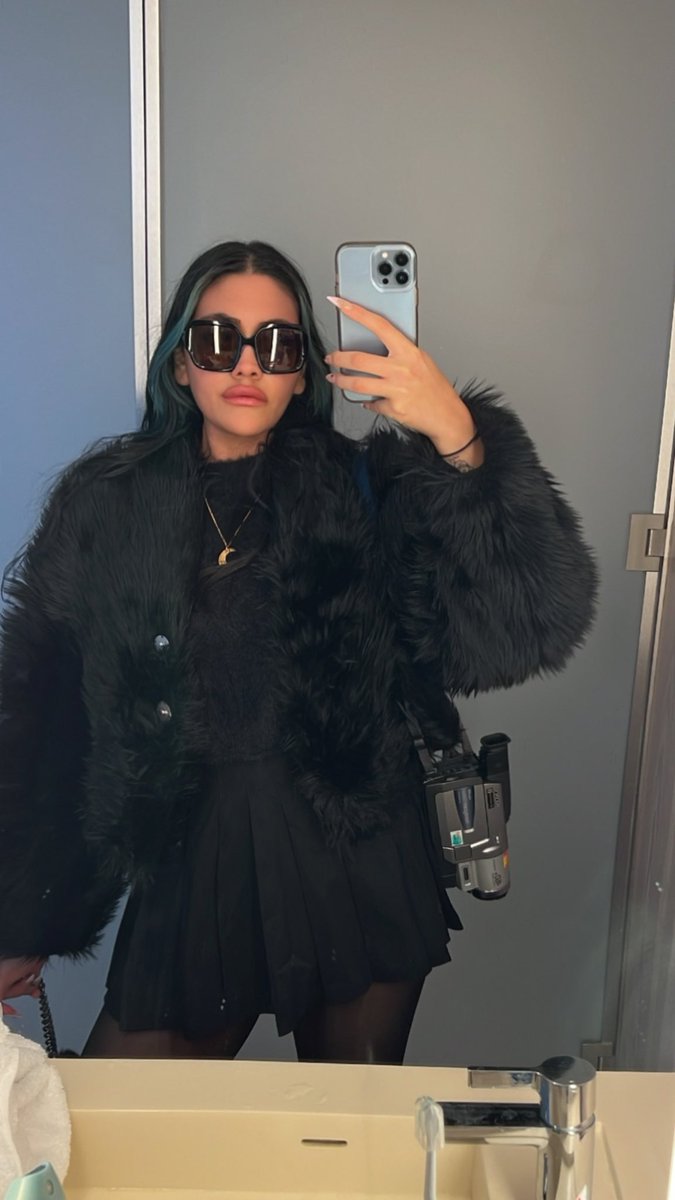 daria tweet media