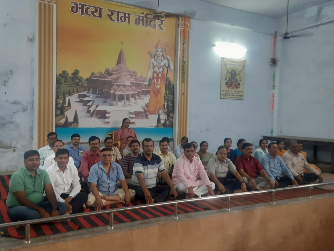 palsinghdevend1's tweet image. सरकार की शिक्षक विरोधी एवं दमनकारी नीतियों से तंग आकर आज प्रदेश के समस्त माध्यमिक विद्यालयों के शिक्षकों ने *चाक डाउन* किया है जिसके फलस्वरूप आज केसर विद्यापीठ इंटर कॉलेज प्रयागराज के शिक्षकों ने *प्रदेश महामंत्री लालमणि द्विवेदी जी के नेतृत्व में चाक डाउन कर शिक्षकों के हित कैसे