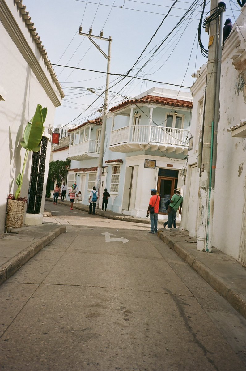 Camilol2's tweet photo. @Lightroom The streets of cartagena on 35mm https://t.co/MLKsePktT5