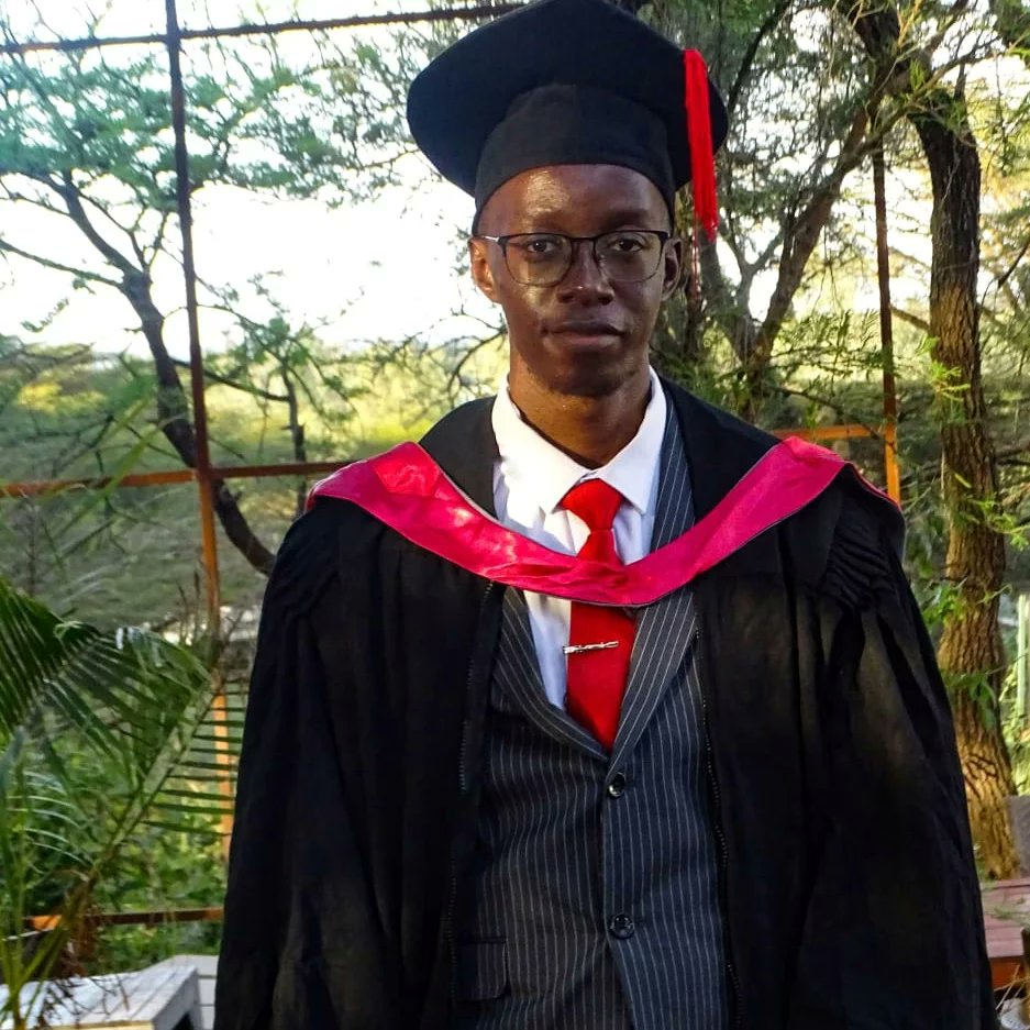 _gideonkibet_'s tweet photo. Newest lawyer in town⚖️🎓. It's official.@uonbi @UoNLawFaculty 

#law #graduation #lawgraduation
#UoN #UoN69thgraduation #UoNclassof2022 https://t.co/4YiOdcTnnz