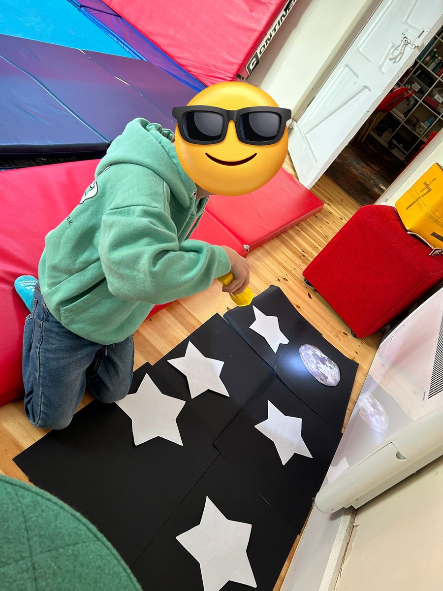 SplaceAbigail's tweet image. More incredible work from @libbyhollingsX working on visual processing, motor planning and sensory integration through flashlight games on the trampoline. #sensoryintegration #oculomotor #primitivereflexes