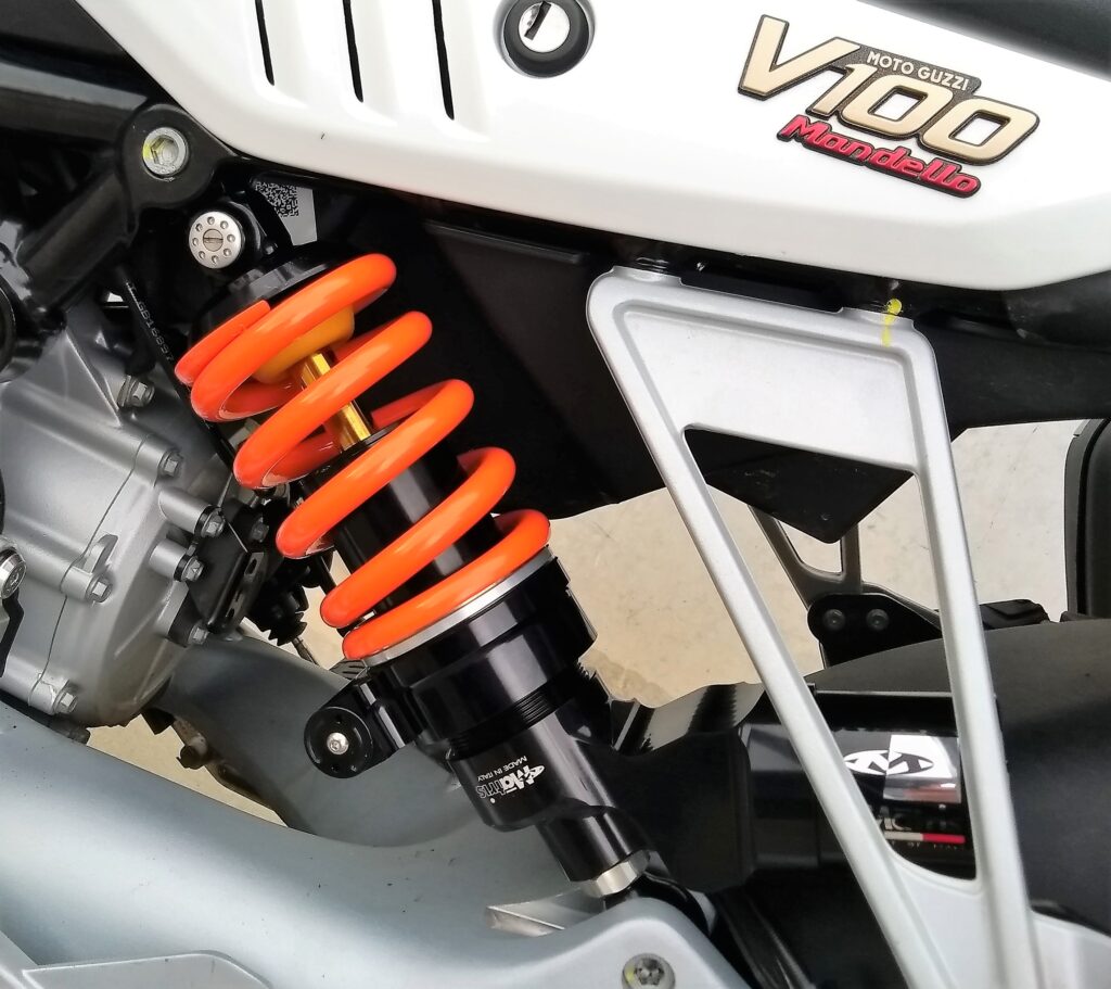 Matsumoto_EG's tweet photo. 【マトリス/Matris 新商品】モトグッツィ/MOTO GUZZI V100マンデッロ/Mandello用がラインナップ
https://t.co/lqaJvfJqmI
#松本エンジニアリング #マトリス #matris
#モトグッツィ #motoguzzi #v100 #マンデッロ #mandello
#リアショック #サスペンション #フロントフォーク https://t.co/gZpbRgWro5