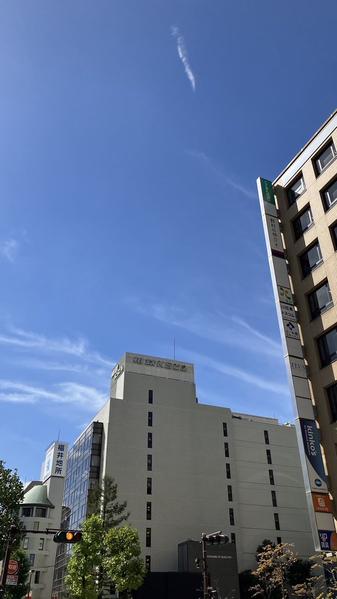RE_days_'s tweet photo. こんにちは！
今日の #横浜 は晴れです☀️
今日は #台風襲来の日 です！ 
1年の内で台風襲来回数が多い日のひとつだそうです。今年はしっかり晴れましたね☀️
午後からもよろしくお願いします！ 

#企業公式つぶやき部 
#企業公式夏のフォロー祭り
#イマソラ 
#企業公式が毎朝地元の天気を言い合う https://t.co/RfmLG0ehAq