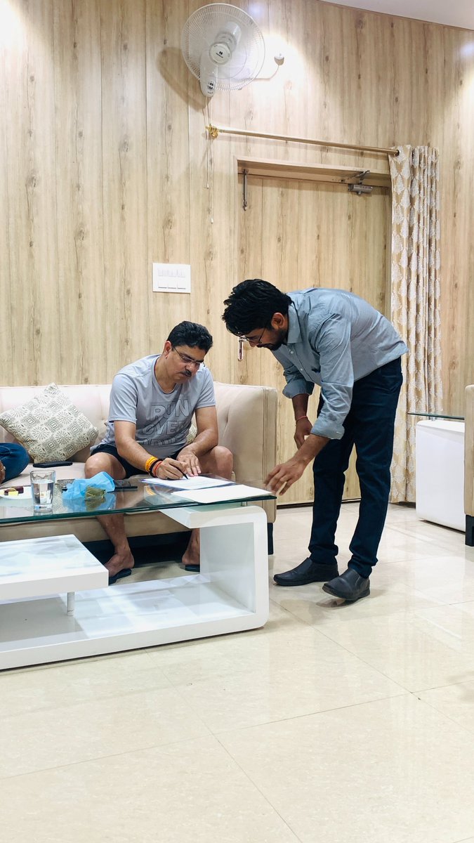 wanderer_bol's tweet photo. I couldn't thank u enough @profalokkumar sir for ur encrgmnt, guidance, n perhaps most of all for entrusting me.
Inspite of holding huge resp at @lkouniv , u hv alwys bn extrmly generous with ur time n wisdom.
Thank u for always keeping it real n breaking the #PhD  stereotype🍁 https://t.co/Yw1j7Pfe3n