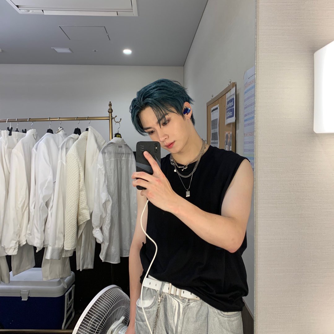 OmegaX_members's tweet photo. [#OX]

세빈이 충전기와 함께

#OMEGA_X #오메가엑스
#한겸 #HANGYEOM https://t.co/DCAbNcGgrq