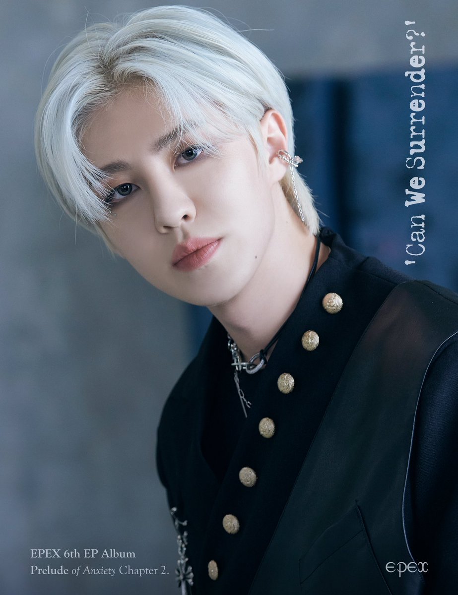 stelIaklm's tweet photo. @keumdkong @CHOAMlN @epexcellent Ayden's first individual concept photo has arrived, and he's redefining style with his all-black attire and striking gray hair! He gazes confidently into the lens, book in hand, ready to captivate you. https://t.co/9koctQH3GL