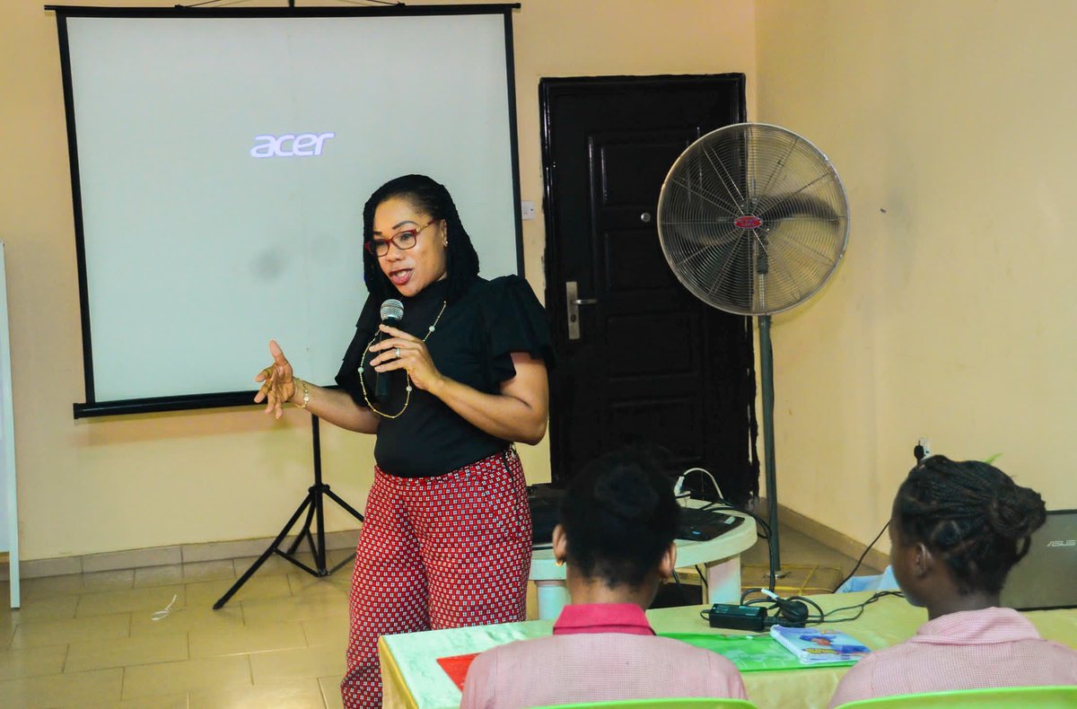 stopthecut2030's tweet photo. UNFPA representative, Mrs. Uzoma educating the participants https://t.co/7bWFsn105y
