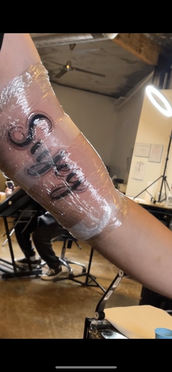 _sb21_'s tweet photo. My name looks beautiful on his arm! 🥹🤭🤪❤️ https://t.co/QhtQbHpATx