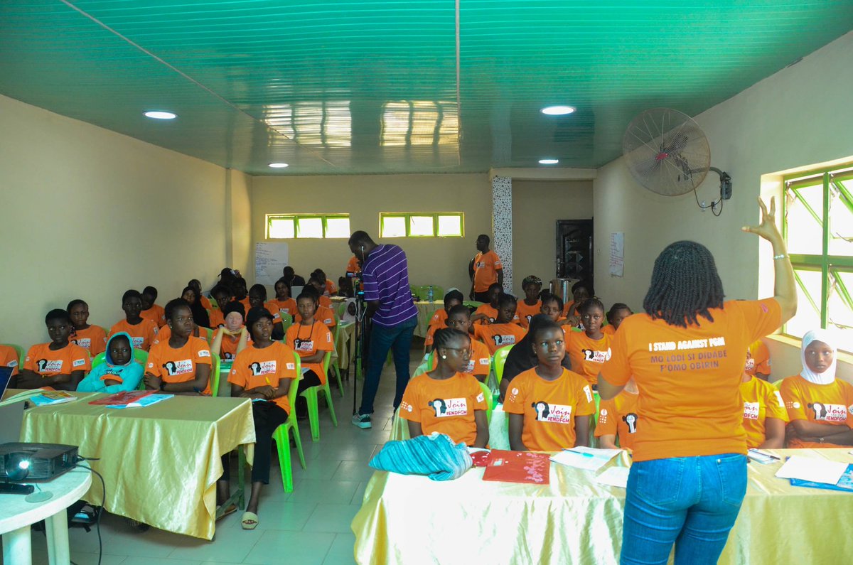 stopthecut2030's tweet photo. UNFPA representative, Mrs. Uzoma educating the participants https://t.co/7bWFsn105y