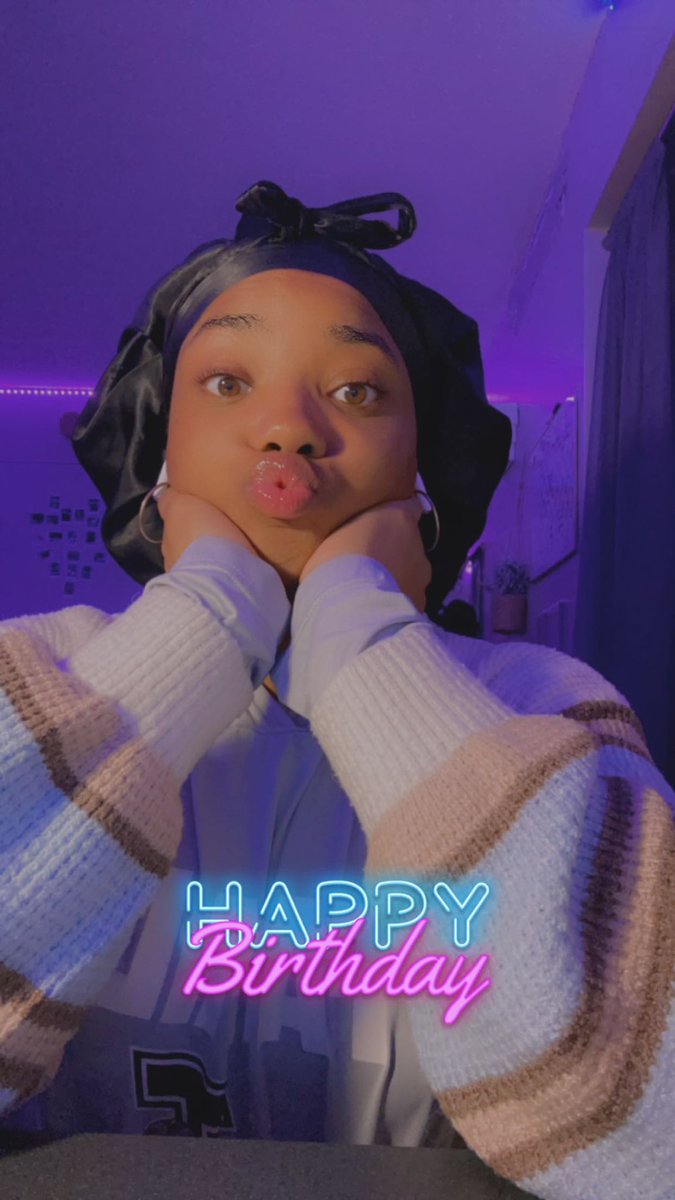 ItsNaimahM's tweet photo. Oh yeah I'm 21 now 🥳🎂 #sept25th https://t.co/6rOtoIb3dA