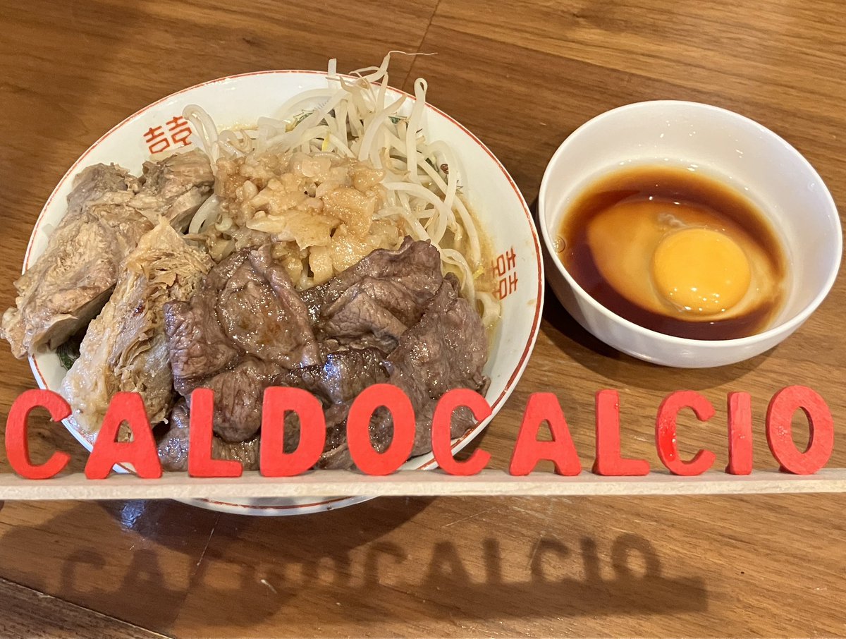 giara_usi4's tweet photo. CALDO CALCLO  #カルドカルチョ
期間限定メニュー
すき焼きJIRO🥩🍜🥚
割り下には  #極UMAMI美人 が使われているそうです(๑•̀ㅂ•́)و✧

柔らかくて極上な肉増しにするのがオススメです‼️ https://t.co/DaAg5apTkX