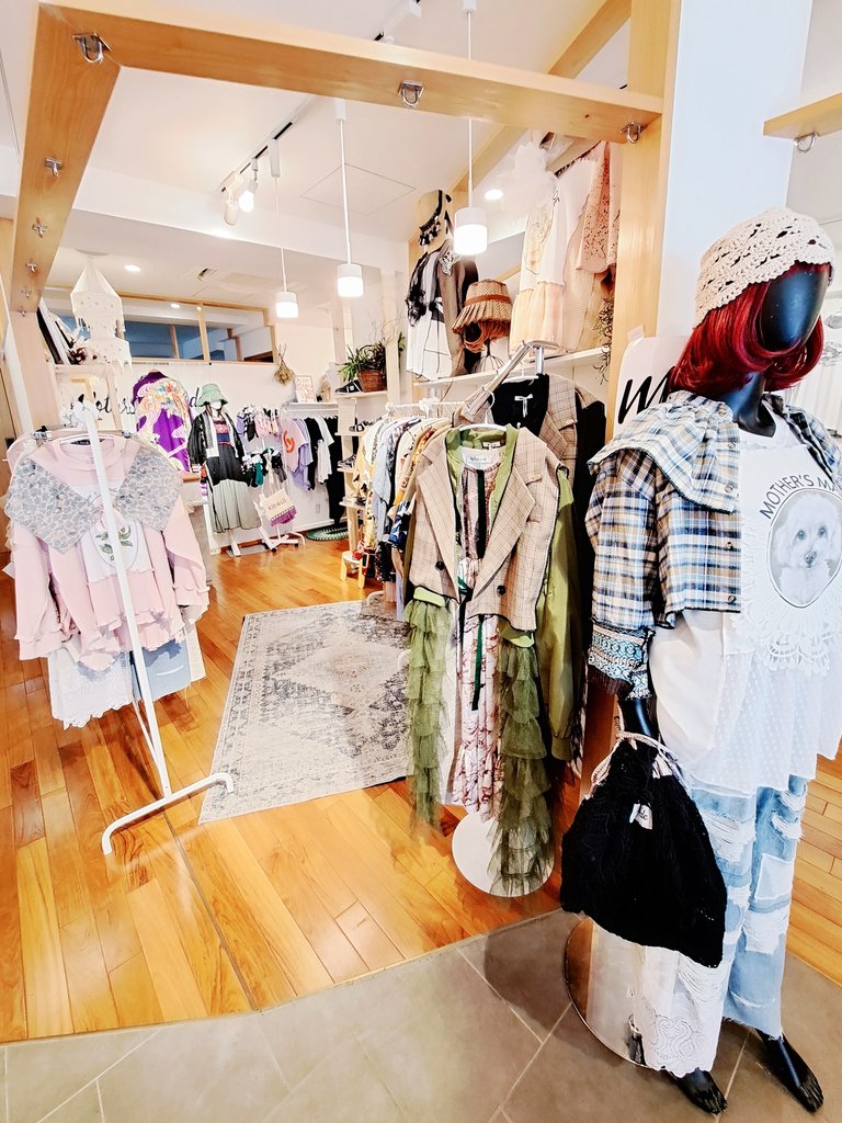 Mother's made 吉祥寺店
本日もオープンしております🌻

営業時間
11:00-18:00
(水曜定休)

#創の実
#吉祥寺

JR中央線・京王井の頭線「吉祥寺」駅 南口から徒歩４分

〒152-0035
東京都武蔵野市吉祥寺南町1-17-7
吉祥寺YKビル1F

吉祥寺のチャレンジショップ
「創の実」店内奥にございます