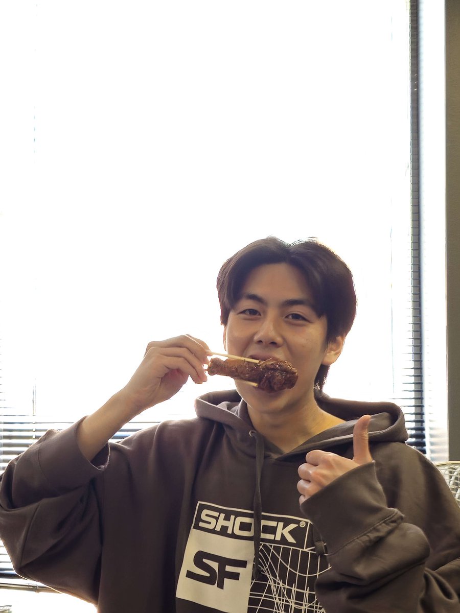 SEjFiNN's tweet photo. BONCHON YANGNYEOM SAUCE WINGS SO GOOD!!!
#CrunchOutLoud #KoreanFriedChicken https://t.co/XkuhTDxLg9