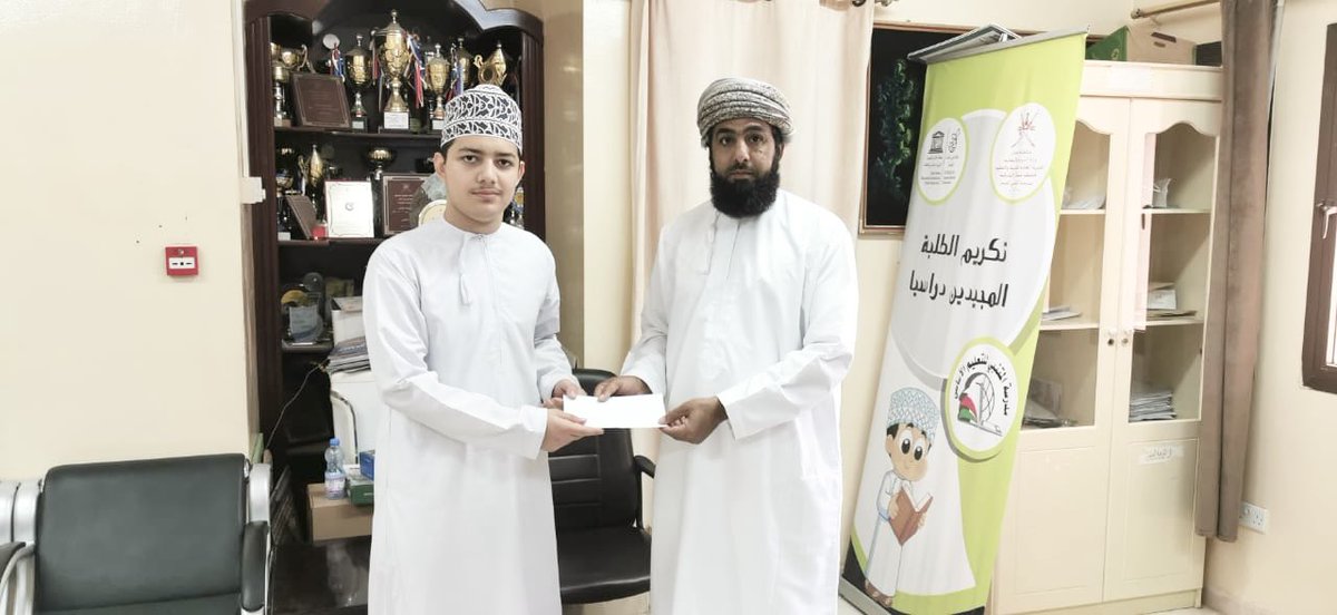 almutanabi86's tweet photo. تكريم الطلبة المشاركين في مسابقة المشاريع والابتكارات العلمية.
#حصة_الأنشطة_الأسبوعية
#تعليم_مستدام 
#تعليمية_شمال_الشرقية https://t.co/Vg9CpGACHO