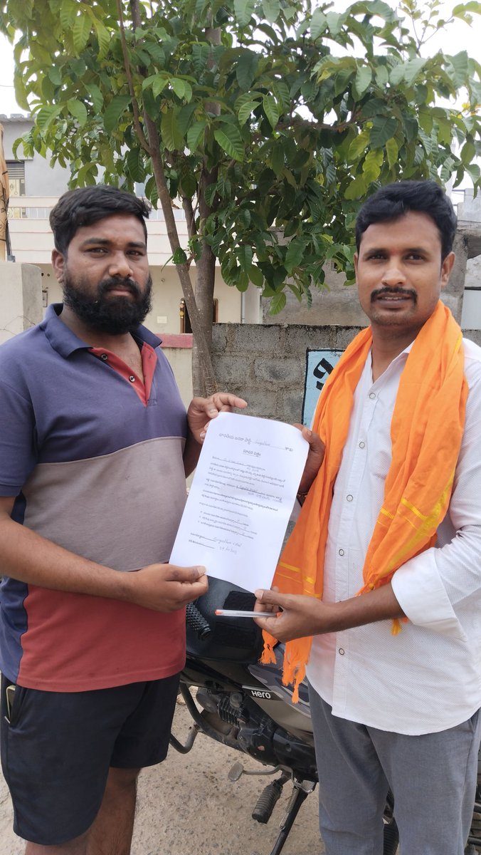 rendlasrinivas3's tweet photo. గంగాధర మండల బూత్ అధ్యక్షులకు బూత్ స్వశక్తికరణ్  అభియాన్ సమావేశం ఆహ్వాన,సమాచార పత్రం అందించడం జరిగింది.
స్థలం: SK బ్యాంకేట్ హాల్ A/C.గంగాధర్ ఎక్స్ రోడ్. ప్రభుత్వ జూనియర్ కళాశాల ఎదురుగా సమయం: ఉదయం 10.00గం.లకు. తేదీ:29-09-2023,శుక్రవారం.
@narendramodi @bandisanjay_bjp @BJP4India https://t.co/SzmOjwOPTJ
