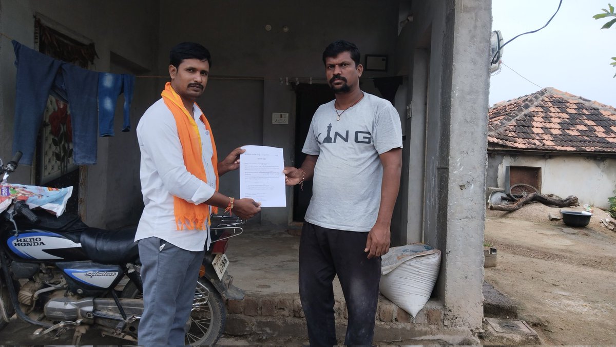 rendlasrinivas3's tweet photo. గంగాధర మండల బూత్ అధ్యక్షులకు బూత్ స్వశక్తికరణ్  అభియాన్ సమావేశం ఆహ్వాన,సమాచార పత్రం అందించడం జరిగింది.
స్థలం: SK బ్యాంకేట్ హాల్ A/C.గంగాధర్ ఎక్స్ రోడ్. ప్రభుత్వ జూనియర్ కళాశాల ఎదురుగా సమయం: ఉదయం 10.00గం.లకు. తేదీ:29-09-2023,శుక్రవారం.
@narendramodi @bandisanjay_bjp @BJP4India https://t.co/SzmOjwOPTJ