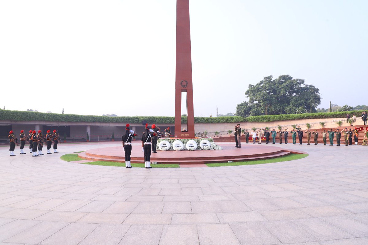 adgpi's tweet image. #TogetherForPeace

Army Chiefs and Heads of Delegations of 30 Armies participating in the Indo-Pacific Armies Chiefs Conference #IPACC 2023 paid homage to the #Bravehearts at the National War Memorial #NWM, Delhi and laid wreaths to honour the supreme sacrifice made by the fallen…